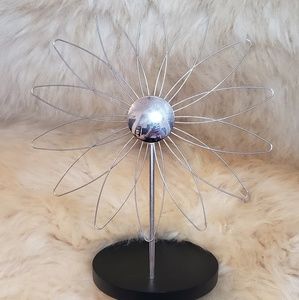 Metal Flower Picture Holder